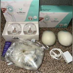 Willow Wearable Breast Pump Kit with Accessories